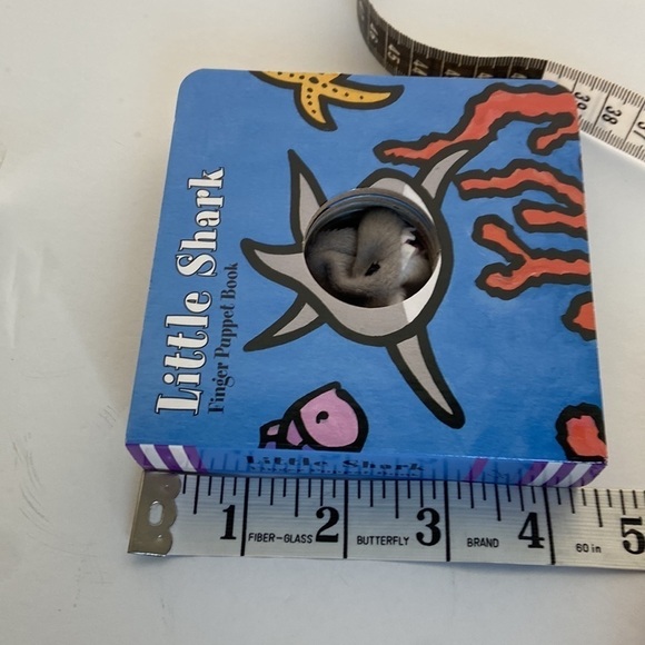 Little Shark Finger Puppet Book Chronicle Books - Picture 10 of 10
